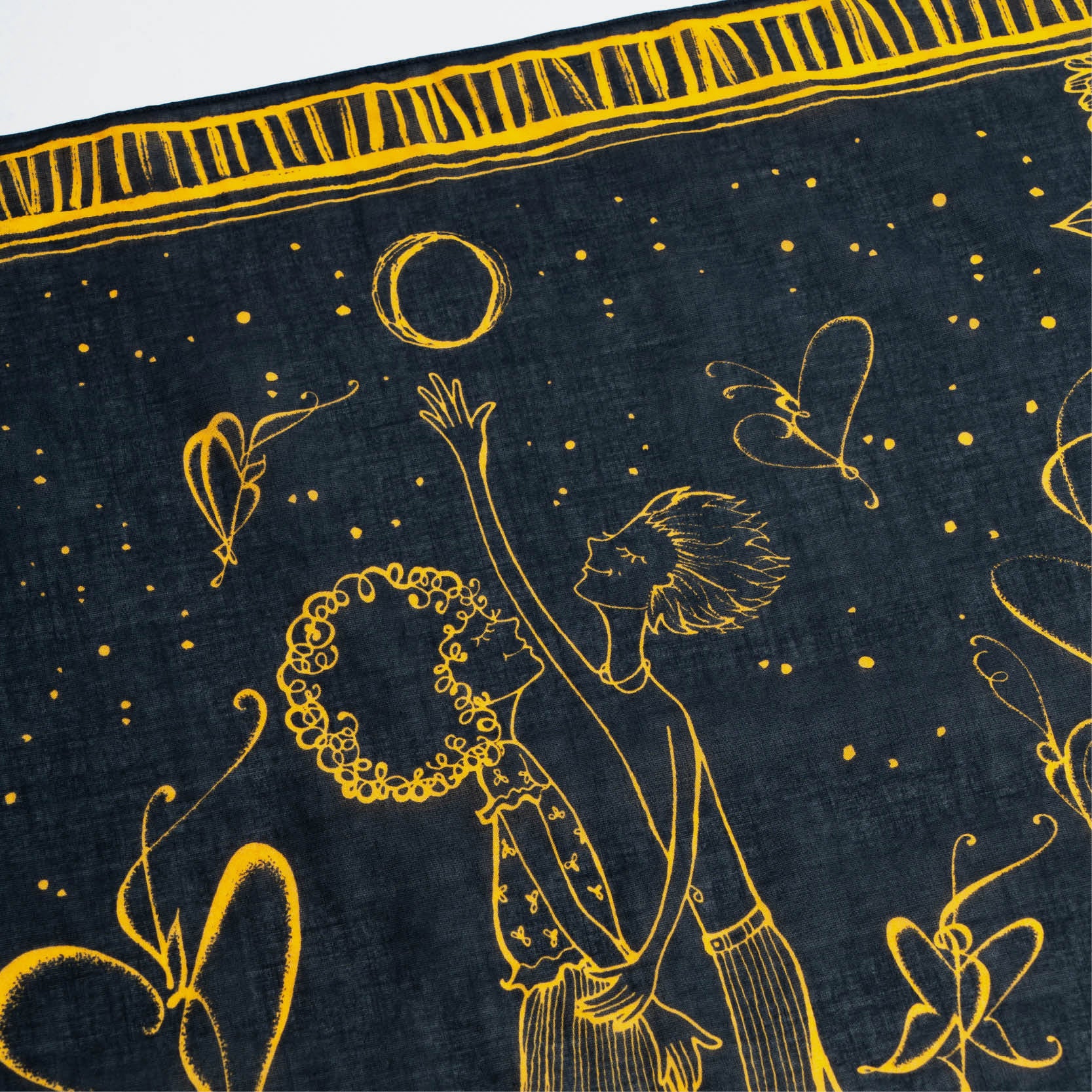 Victor - Mantilla Scarf