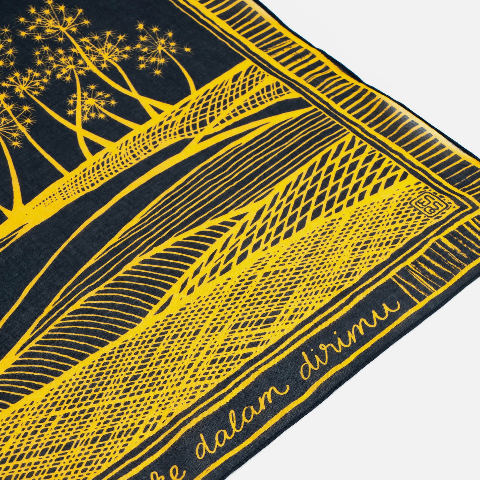 Victor - Mantilla Scarf