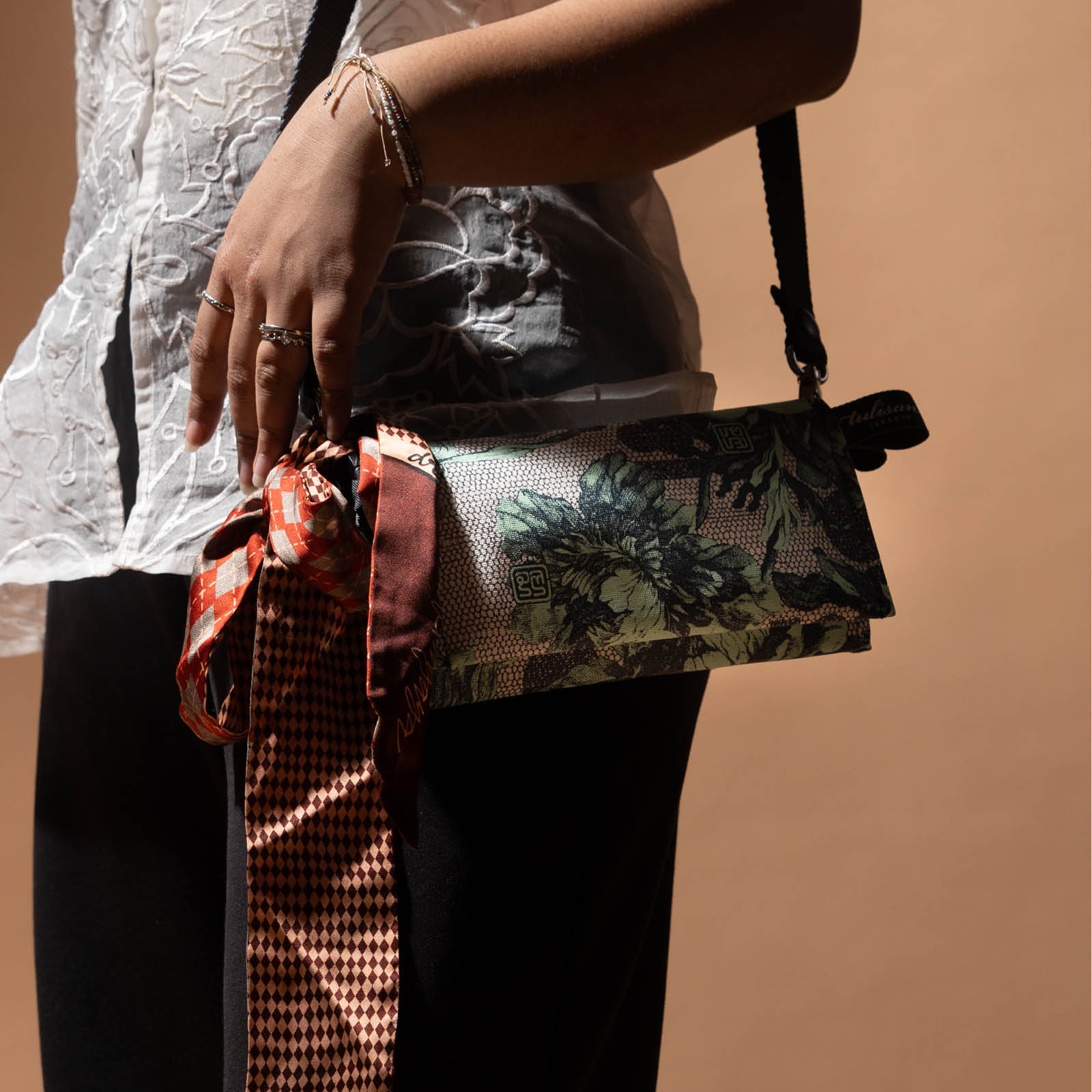 Botani Lace - Olio Clutch