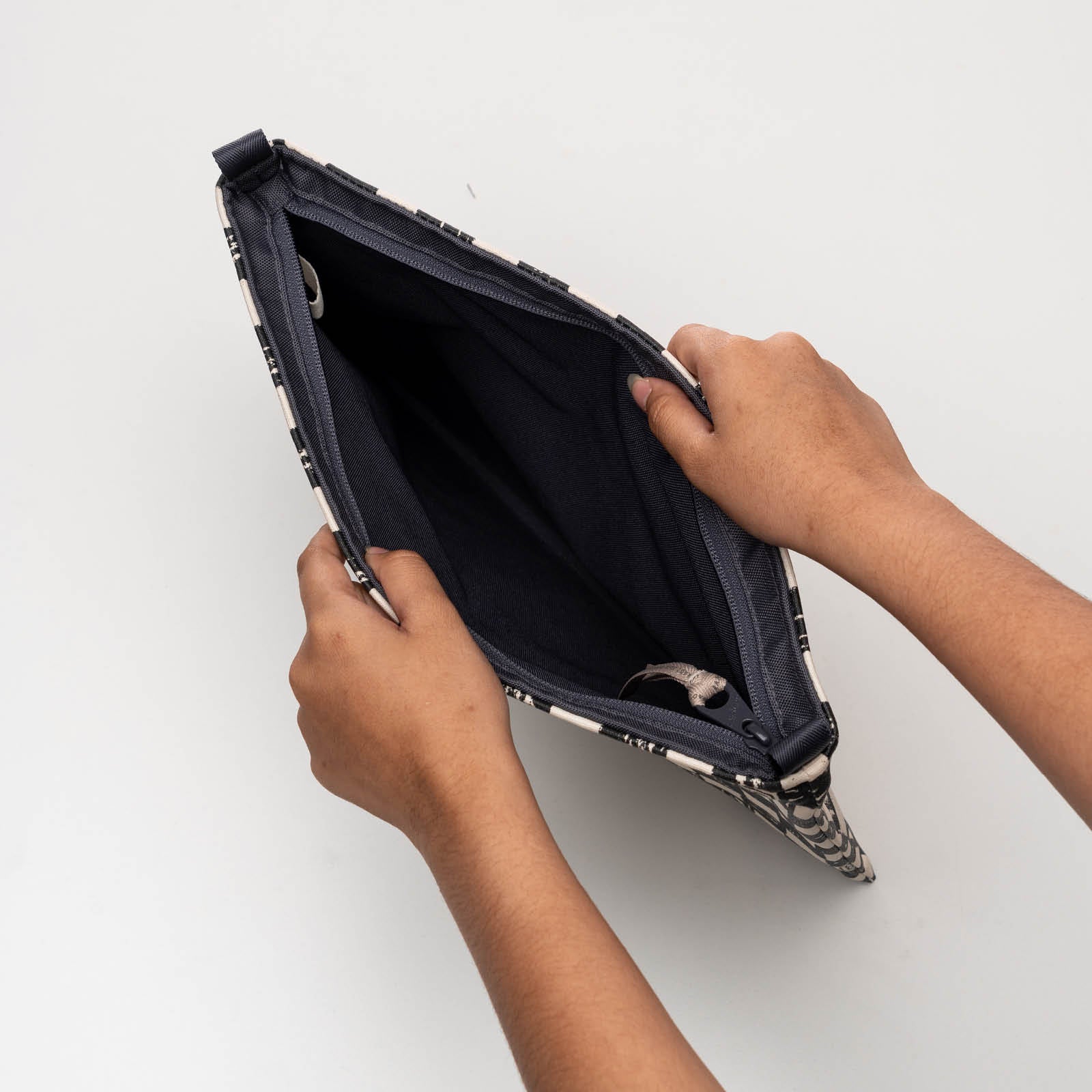 Catur - Medium Keynote Purse