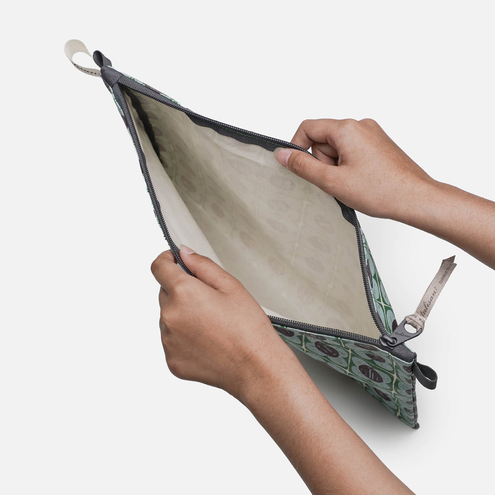 Bungaku - Large Pouch
