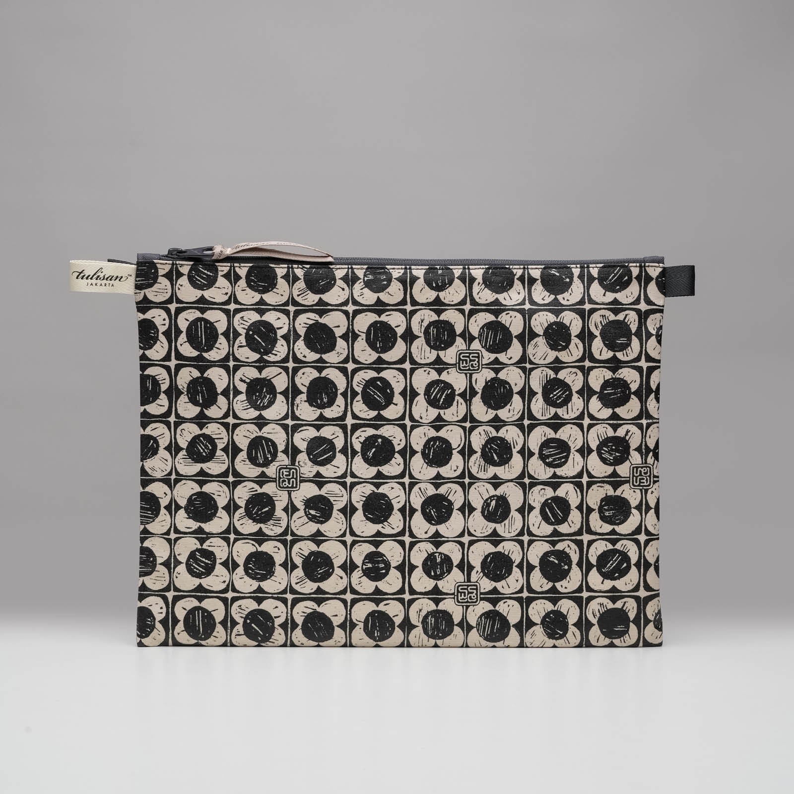 Bungaku - Large Pouch