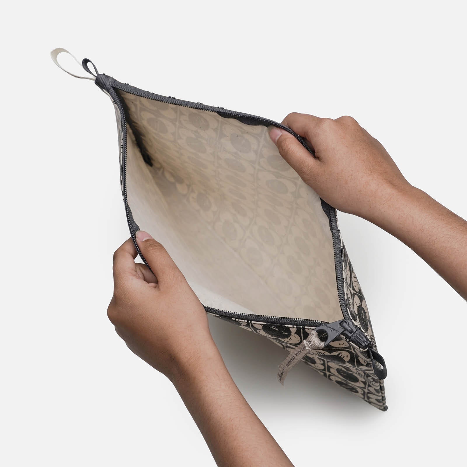 Bungaku - Large Pouch