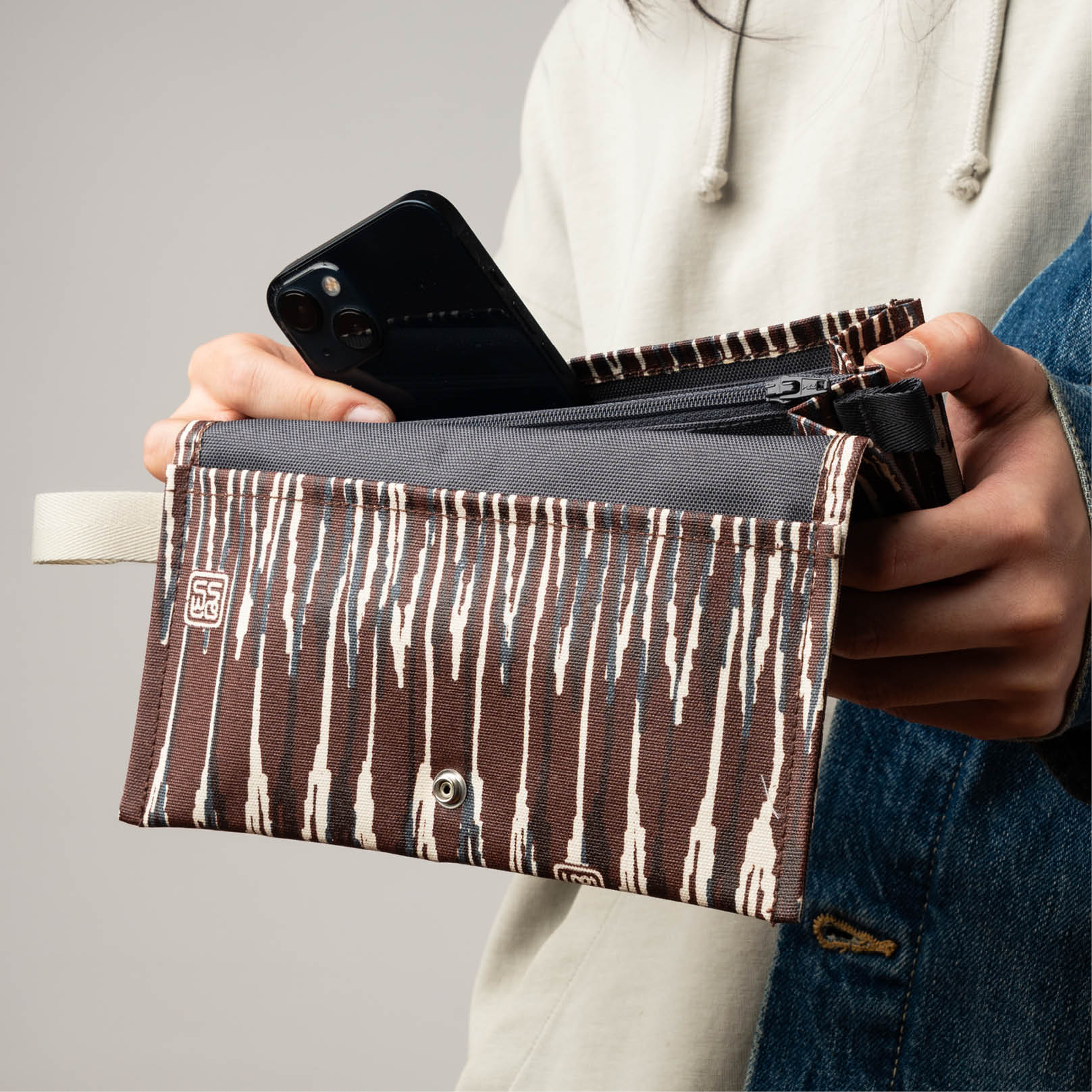 Postmo Ulos II - Olio Clutch