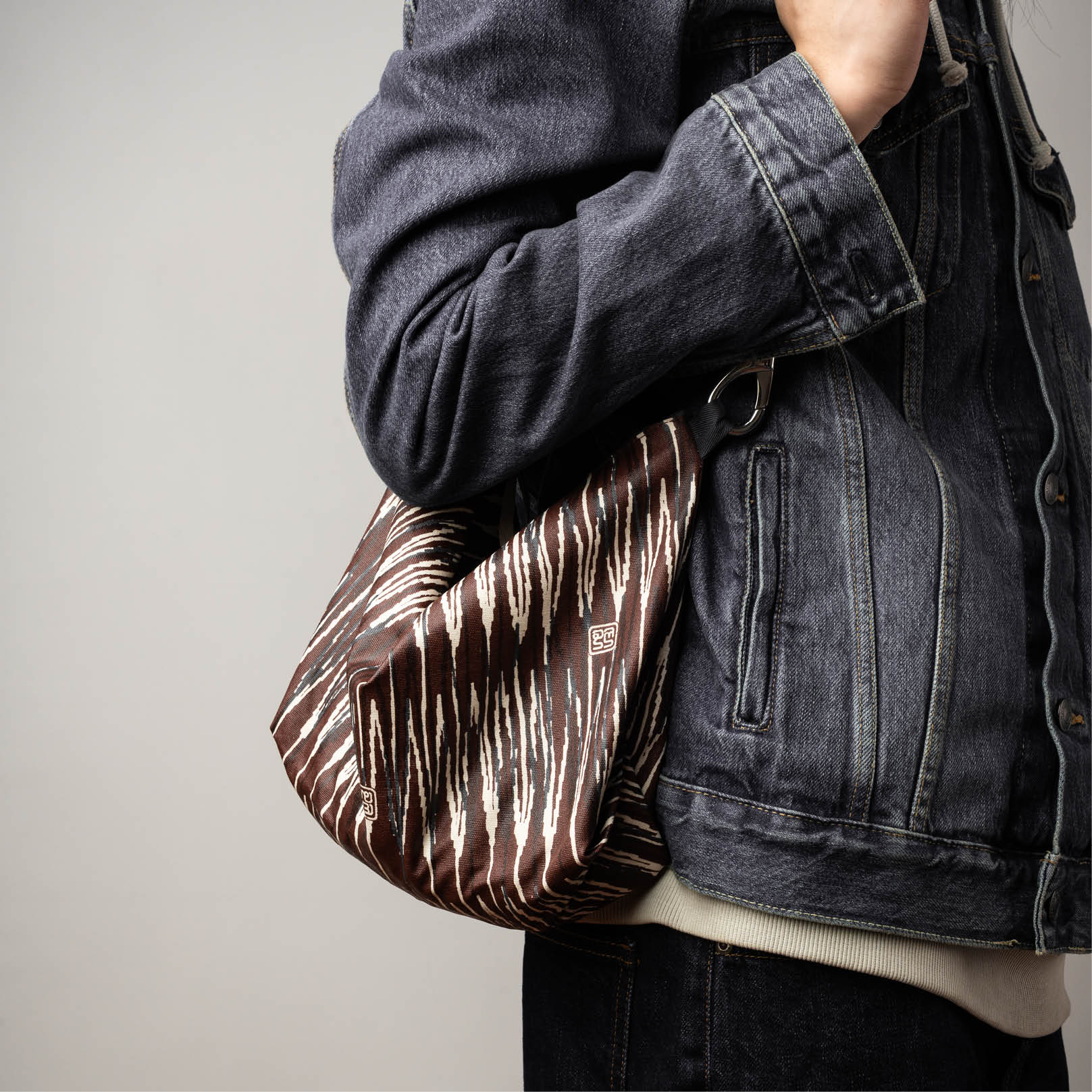 Postmo Ulos II - Large Organizer