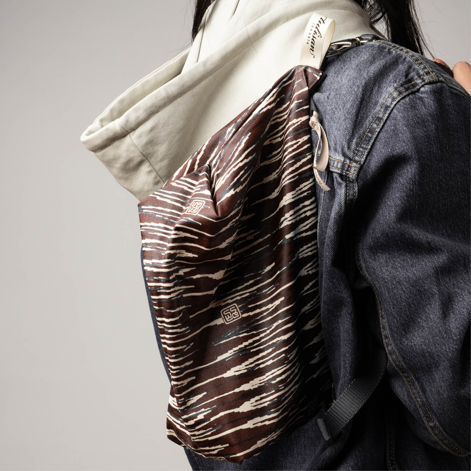 Postmo Ulos II - Large Organizer