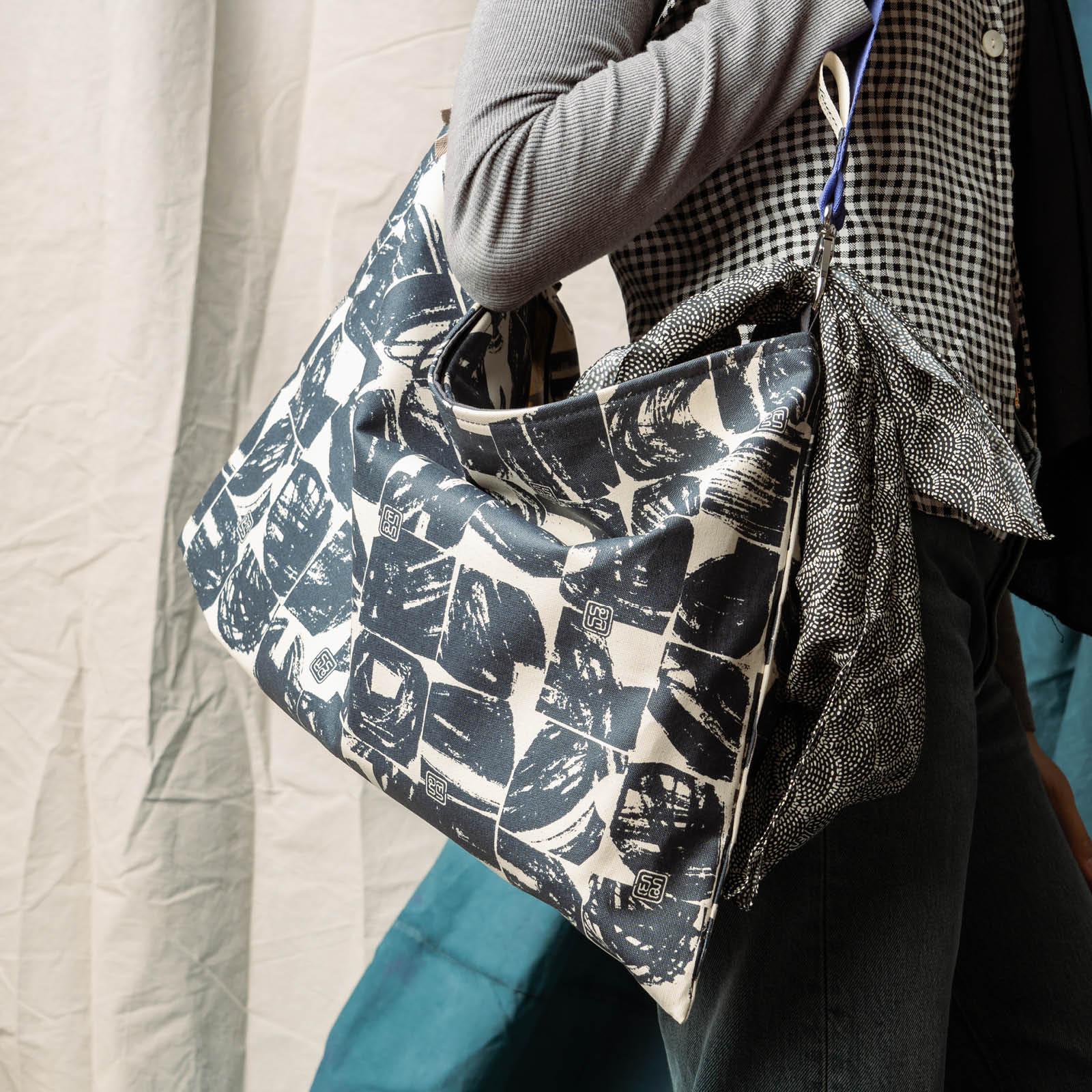 Postmo Blok - Large Keynote Purse