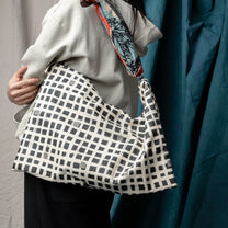 Postmo Kotak - Large Keynote Purse