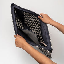 Catur - Large Keynote Purse
