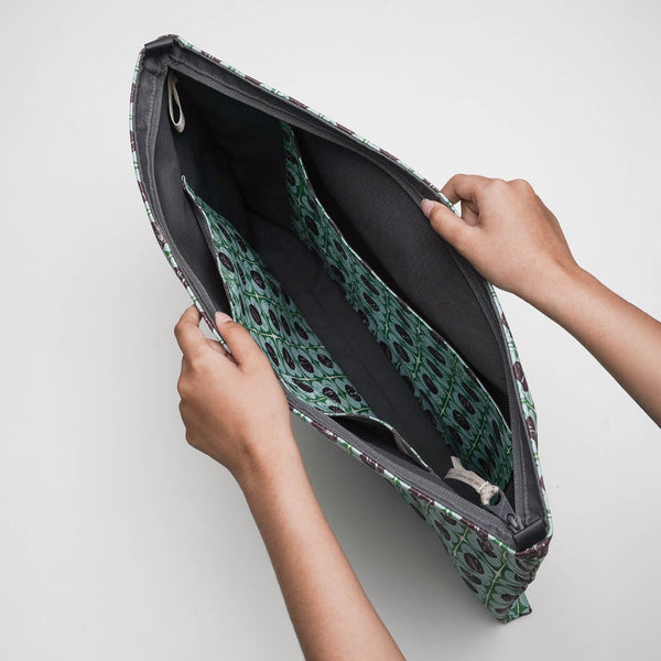 Large Keynote Purse { X5 } - hover