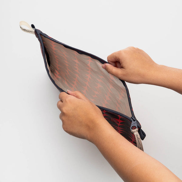Large Pouch { X5+ } - hover