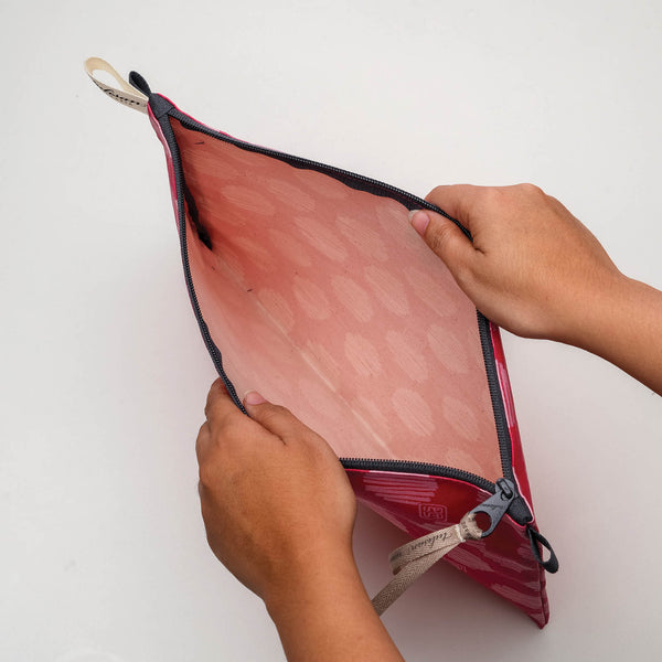 Large Pouch { X5+ } - hover
