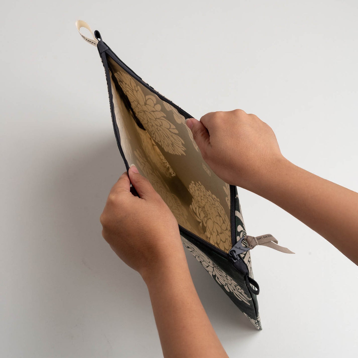 Large Pouch { X5+ }