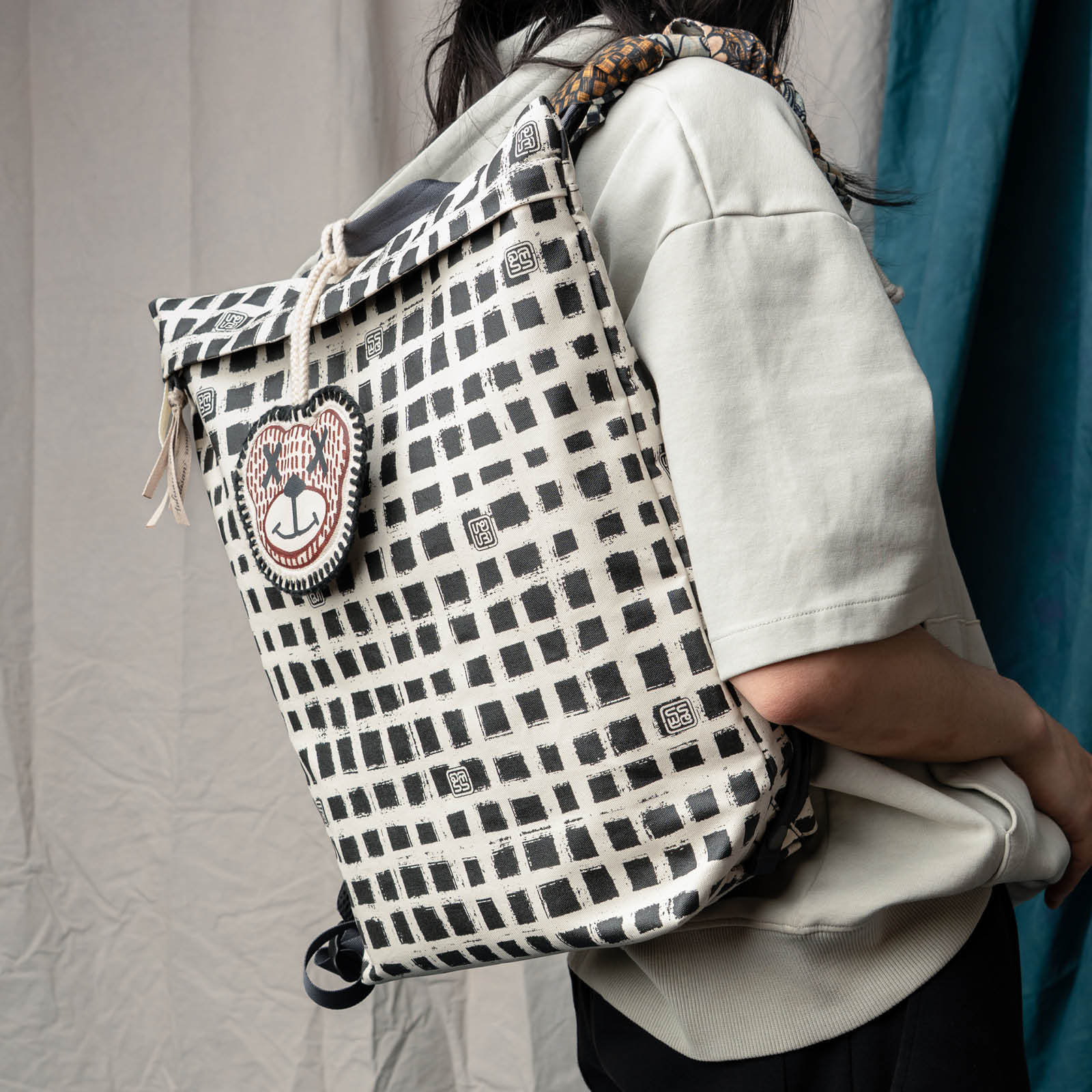 Postmo Kotak - Pedestrian Bag