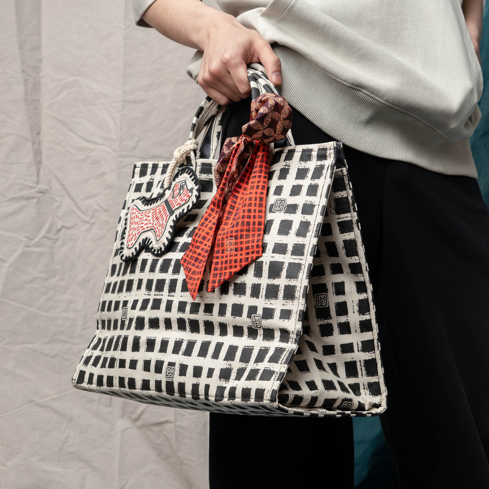 Postmo Kotak - Sartorialist Tote