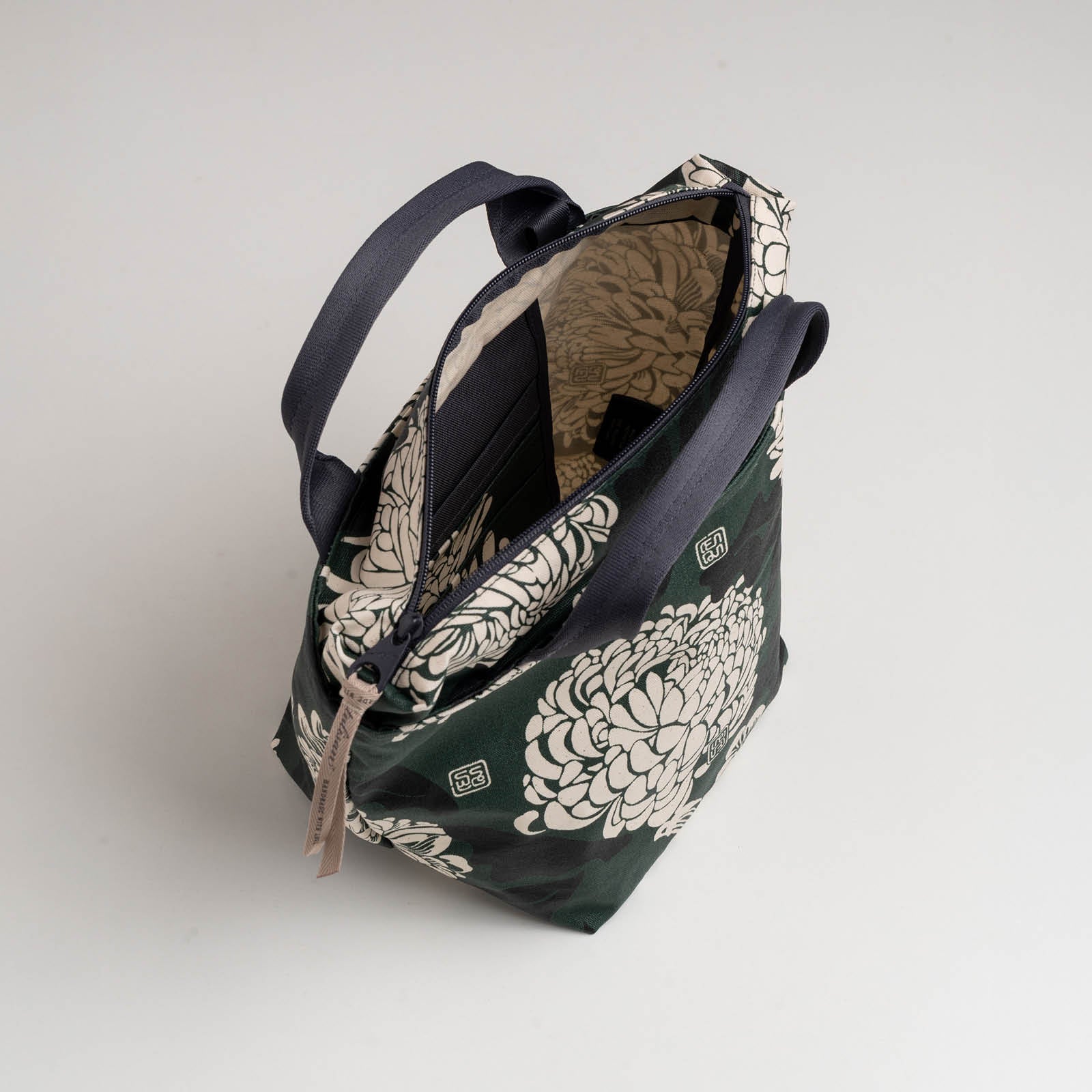 Seruni - Cosmopolitan Tote