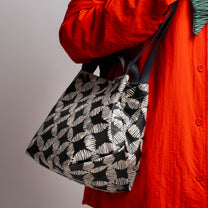 Postmo Kawung - Hobbit Tote