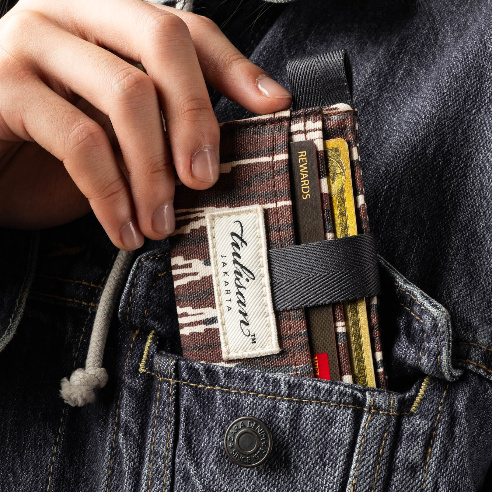 Postmo Ulos II - Card Holder