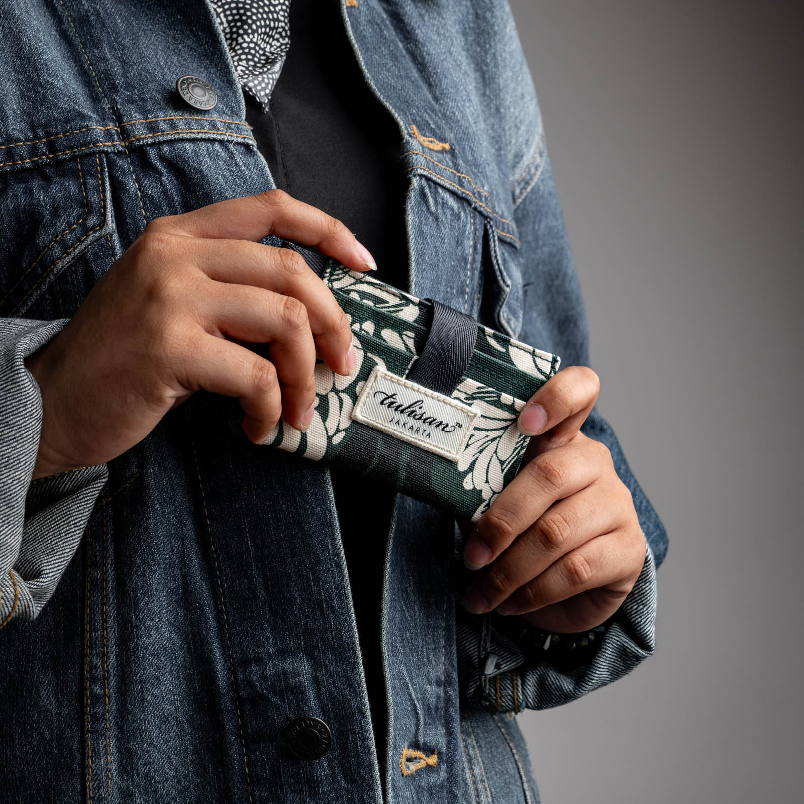 Seruni - Card Holder