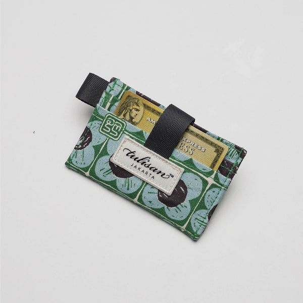 Card Holder { X5 } - hover