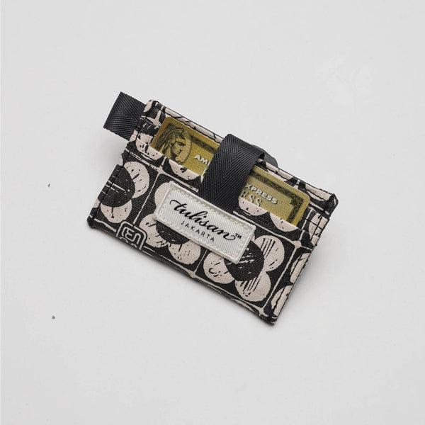 Card Holder { X5 } - hover