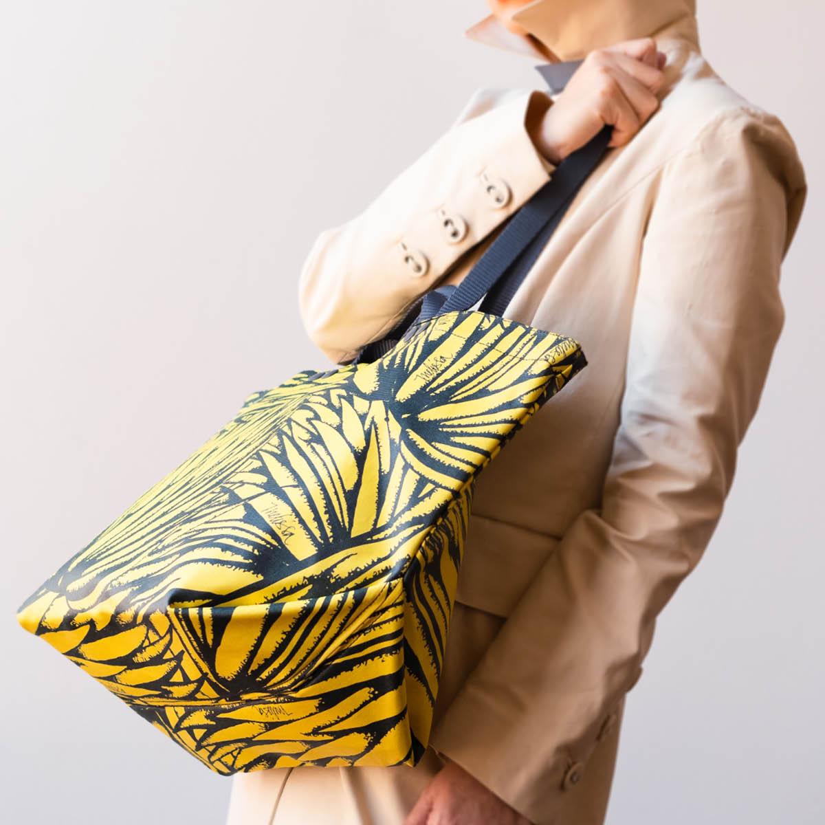 Hobo Tote { X }