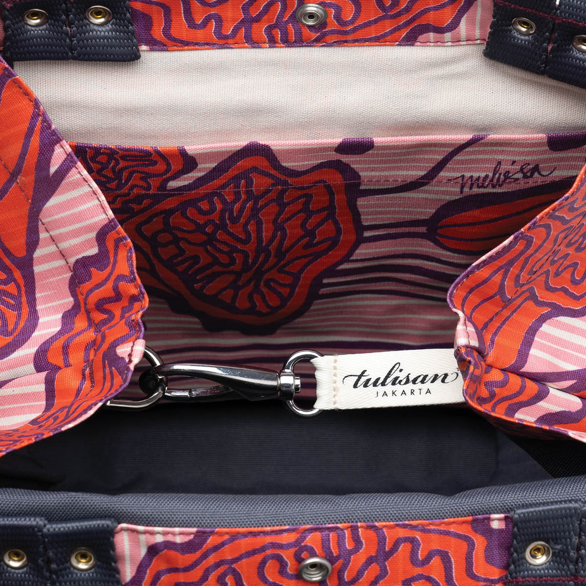 Hobo Tote { X }